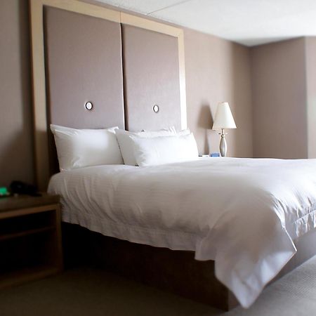 화이트 오크스 컨퍼런스&리조트 스파 나이아가라온더레이크 외부 사진 A bedroom at the Hilton San Francisco