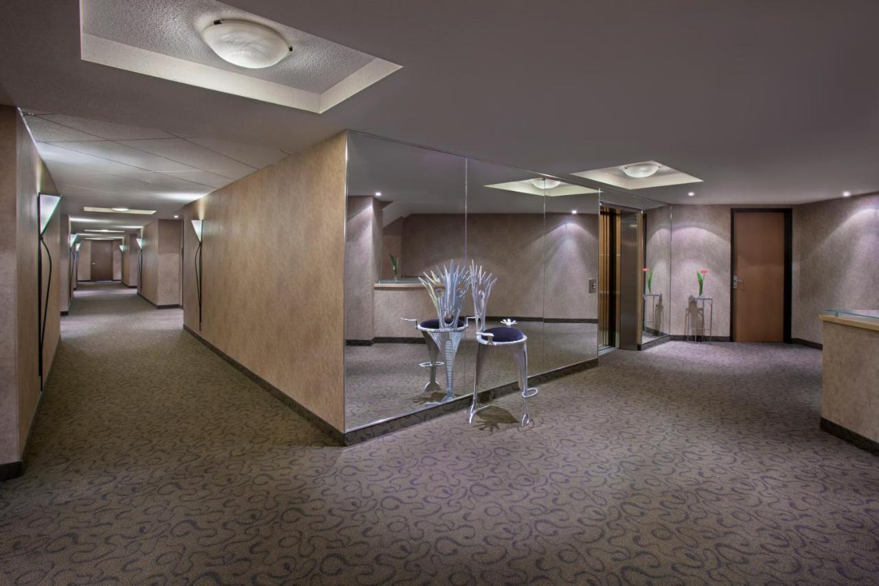 화이트 오크스 컨퍼런스&리조트 스파 나이아가라온더레이크 외부 사진 The interior of the hotel