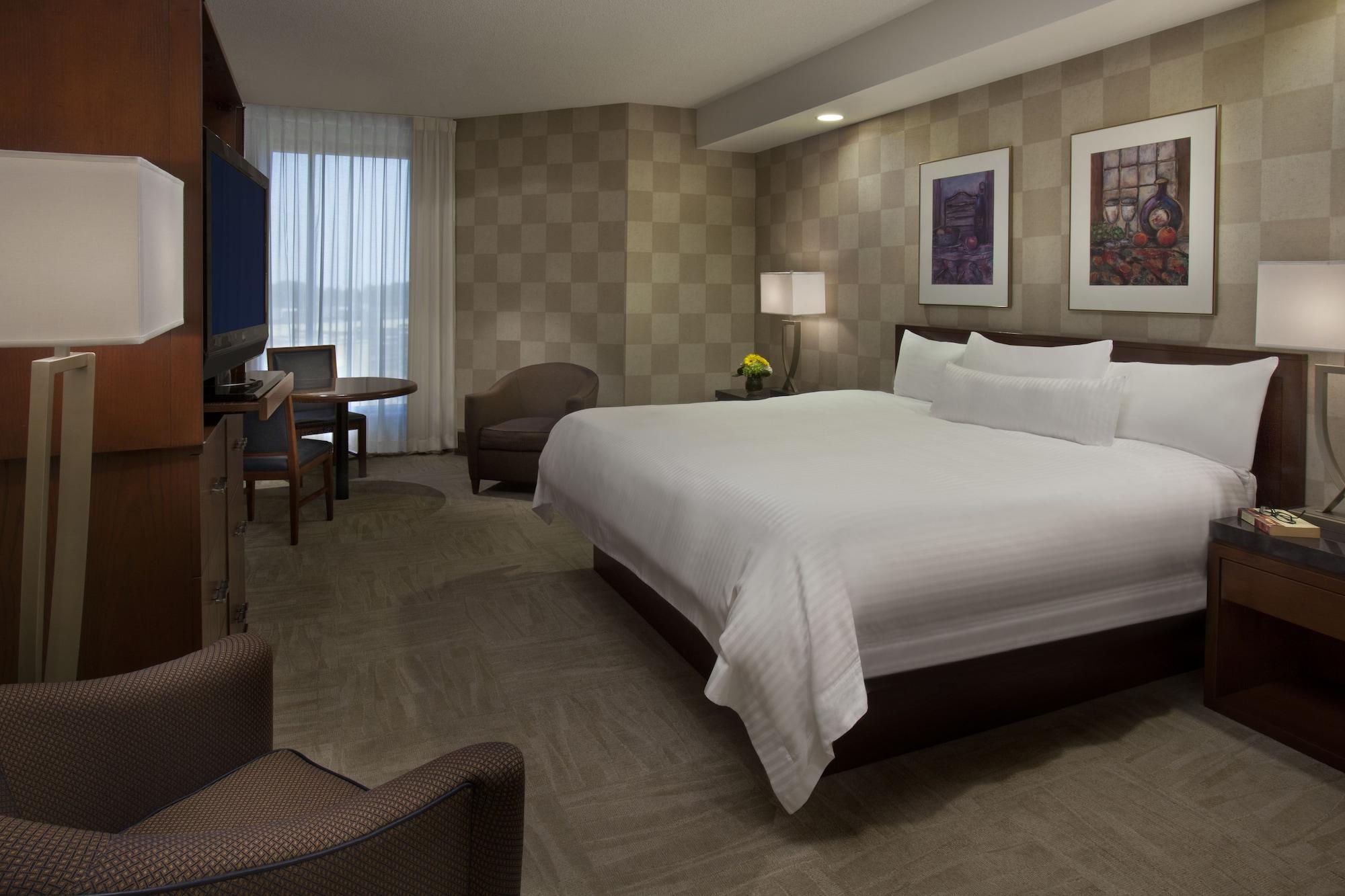 화이트 오크스 컨퍼런스&리조트 스파 나이아가라온더레이크 외부 사진 A guest room at the JW Marriott Detroit Renaissance Center