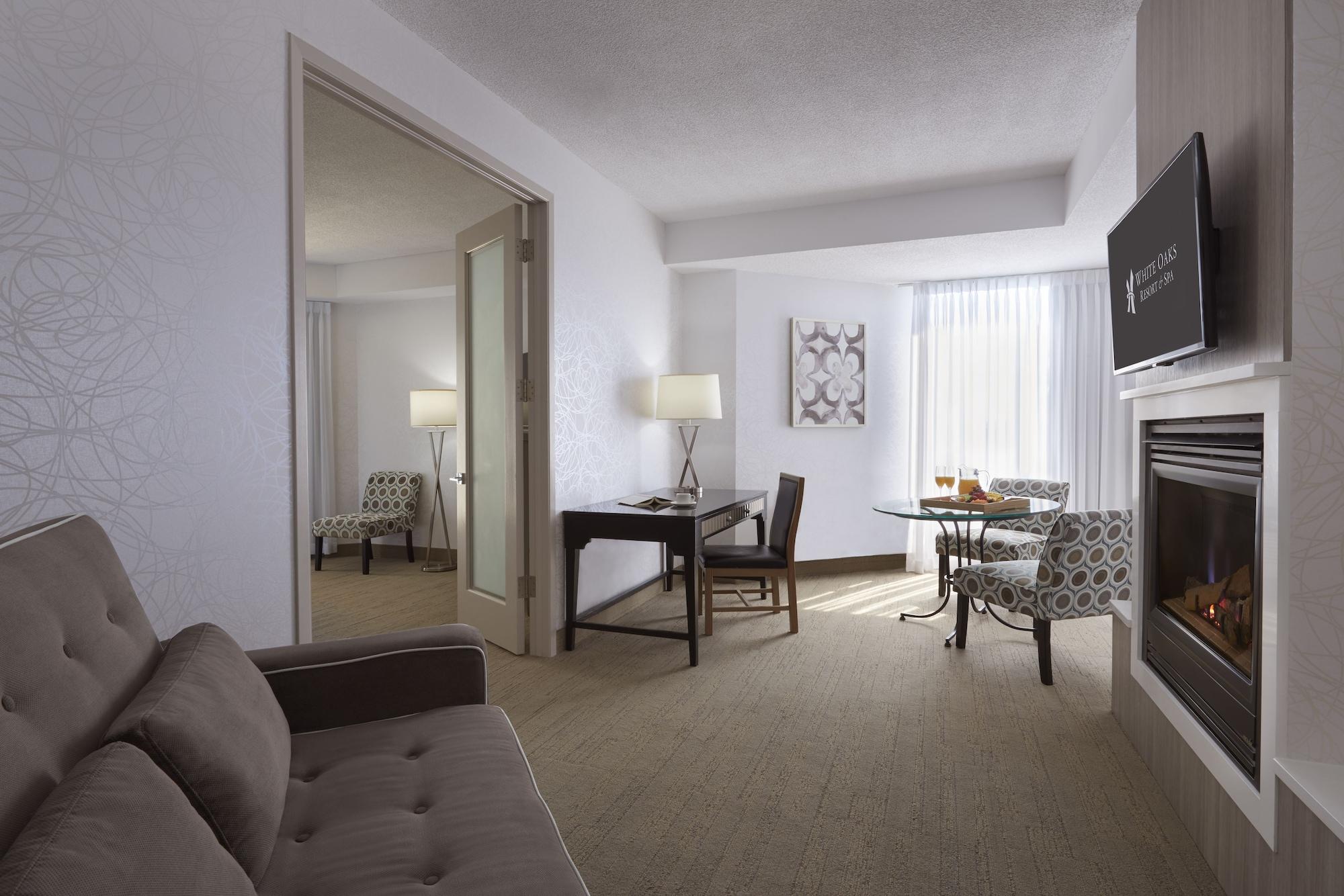 화이트 오크스 컨퍼런스&리조트 스파 나이아가라온더레이크 외부 사진 A suite at the Hotel