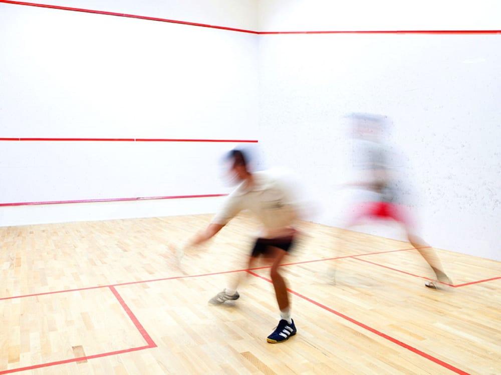 화이트 오크스 컨퍼런스&리조트 스파 나이아가라온더레이크 외부 사진 Squash player in action