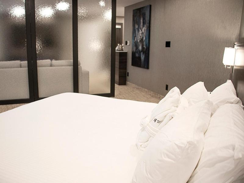 화이트 오크스 컨퍼런스&리조트 스파 나이아가라온더레이크 외부 사진 A bedroom at the Hotel Indigo