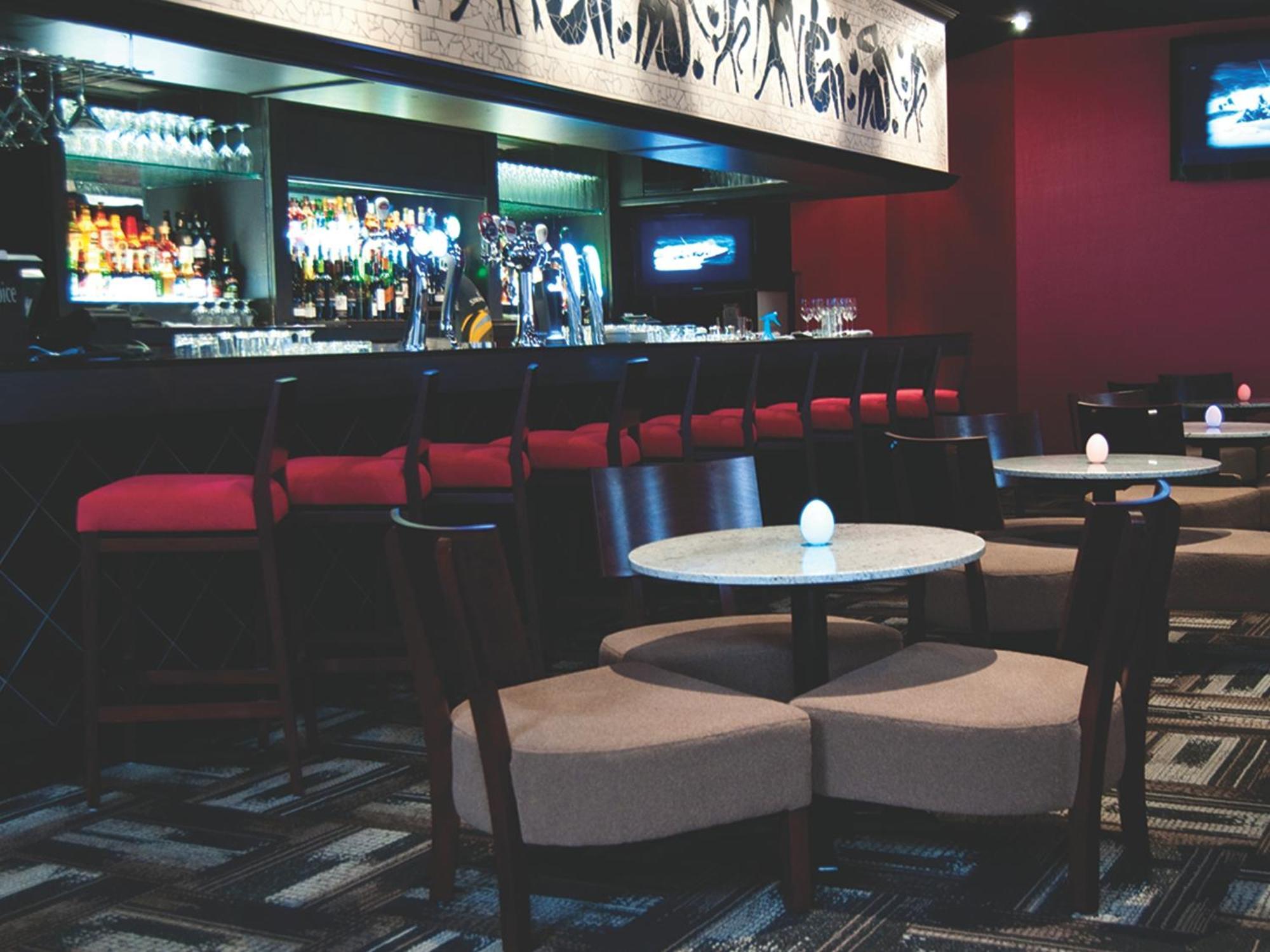 화이트 오크스 컨퍼런스&리조트 스파 나이아가라온더레이크 외부 사진 The bar at the 2007-built terminal