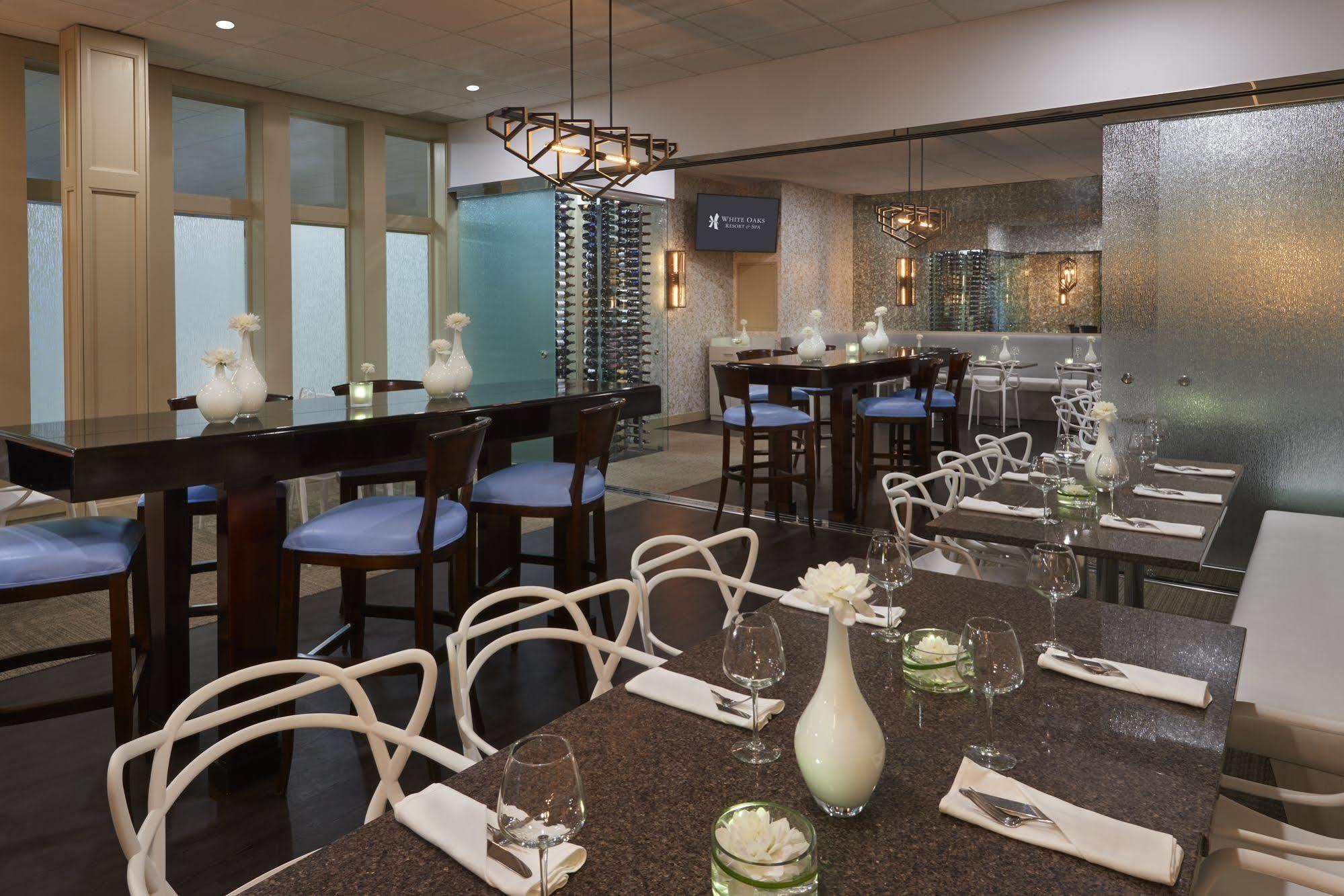 화이트 오크스 컨퍼런스&리조트 스파 나이아가라온더레이크 외부 사진 The interior of the lounge
