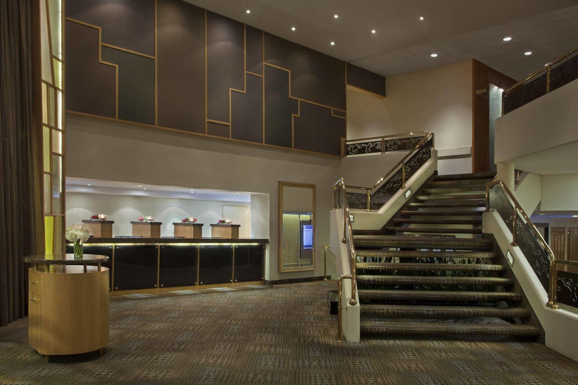 화이트 오크스 컨퍼런스&리조트 스파 나이아가라온더레이크 외부 사진 The lobby of the hotel