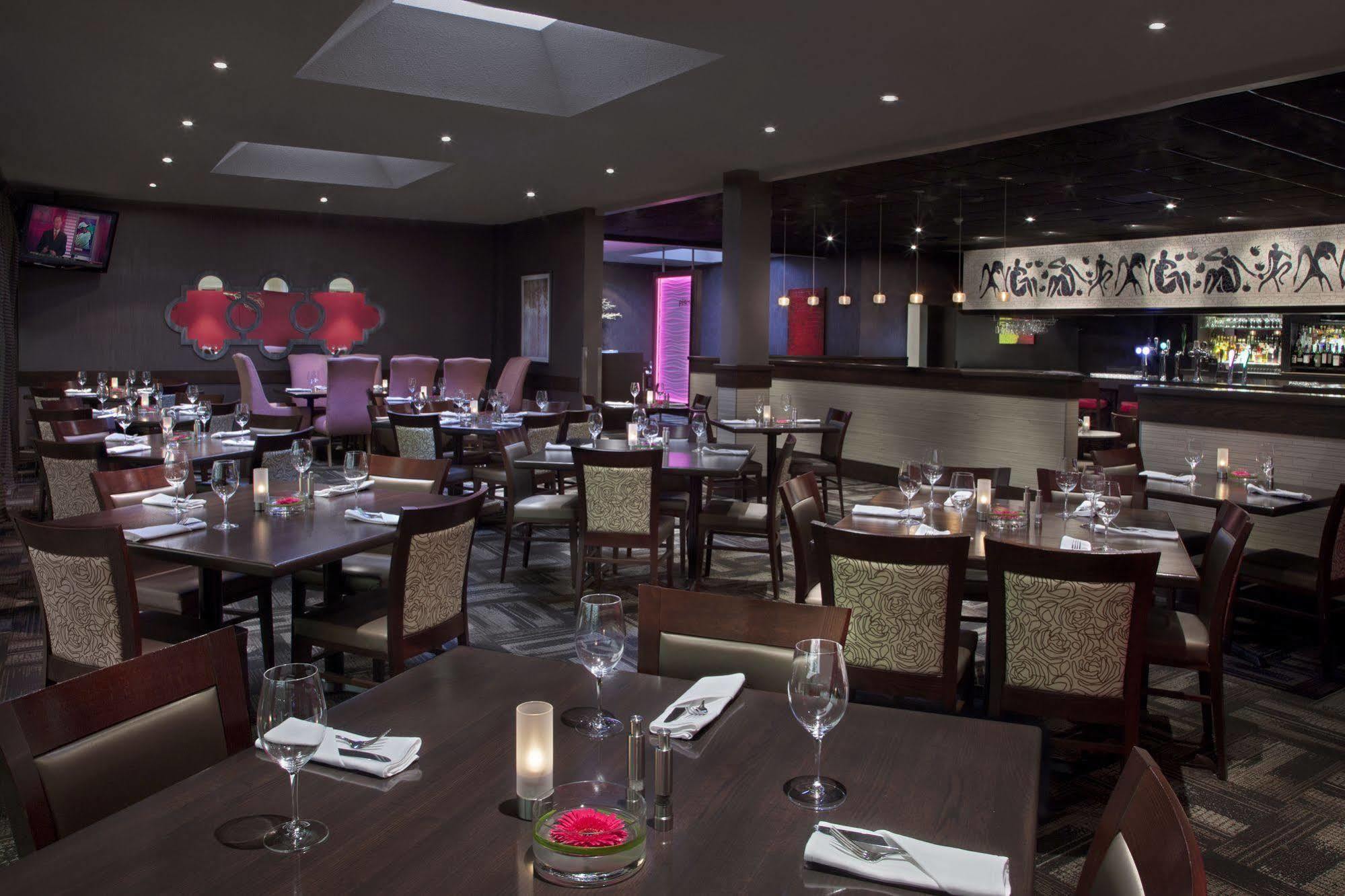 화이트 오크스 컨퍼런스&리조트 스파 나이아가라온더레이크 외부 사진 Interior of a restaurant